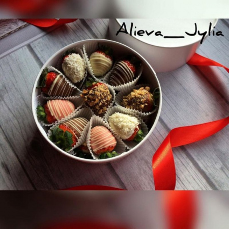 Коробка для выпечки круглая (шайба) 20•8 см Белая (окно, крышка+дно)